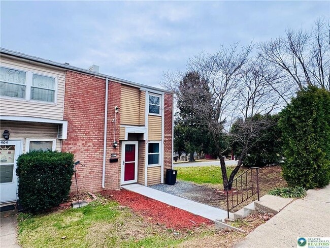 Building Photo - 402 S Bradford St