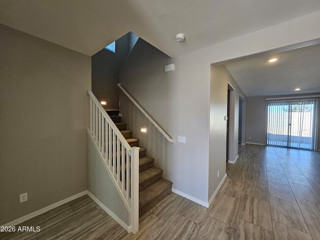 Building Photo - 3010 E Augusta Ave