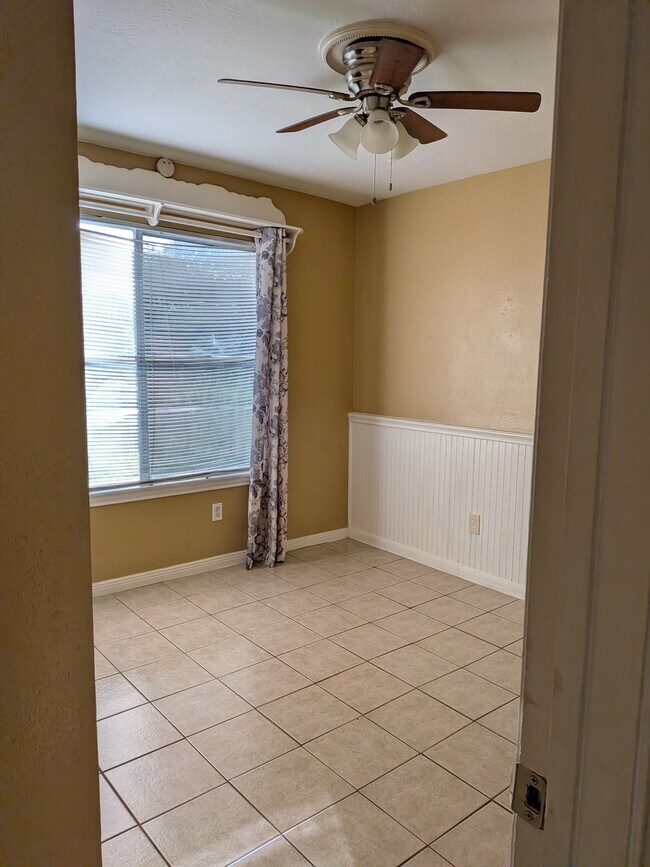 Building Photo - 6826 Heather Hollow Dr