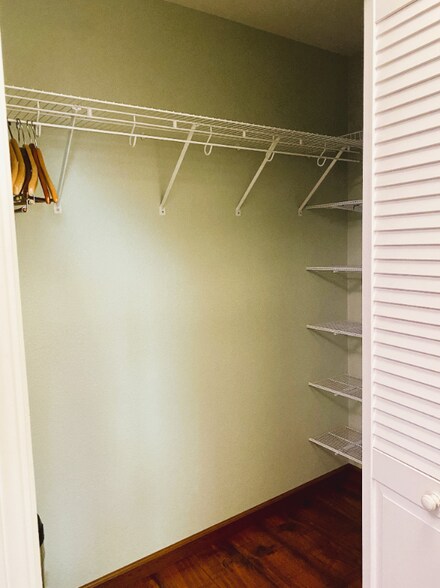 Building Photo - 1042 Easum Dr