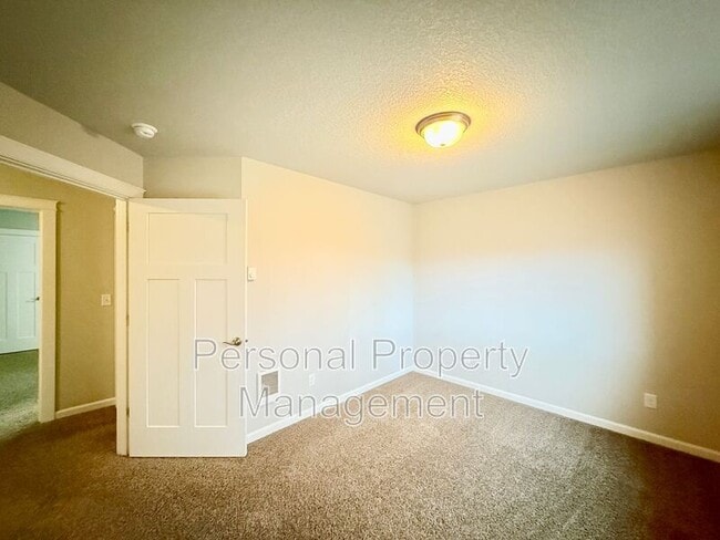 Building Photo - 12600 NE 49th St