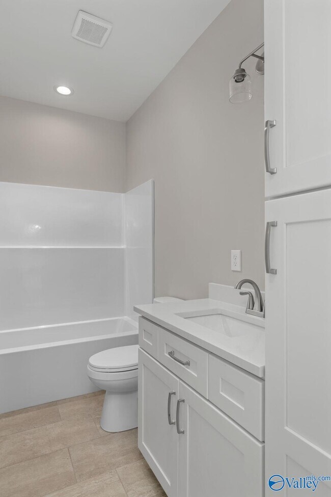 Building Photo - 219 Bush Rd SE