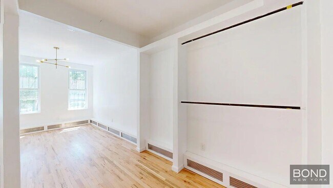Building Photo - 281 Starr St