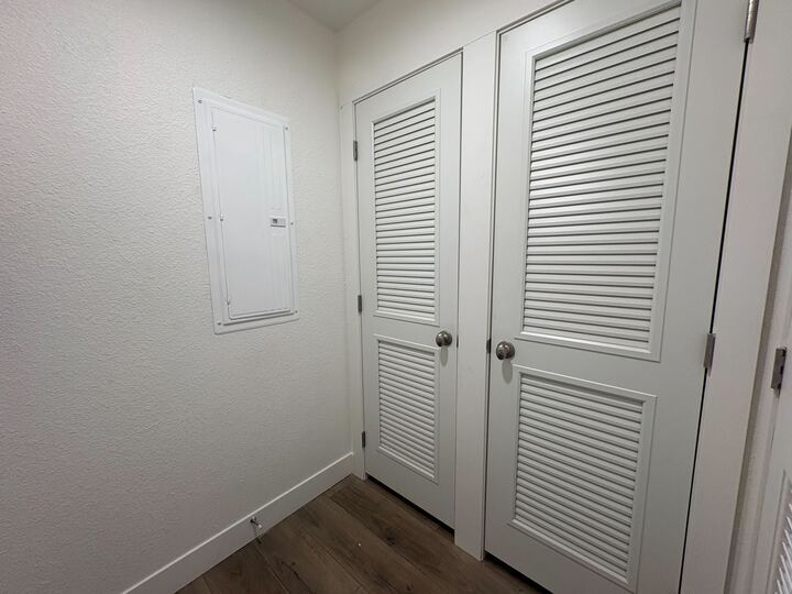 Building Photo - 2060 N Center St