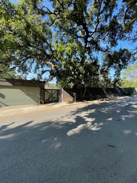 Building Photo - 9801 Shadow Island Dr