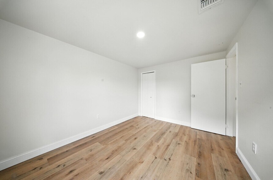 Building Photo - 155 Montgomery St