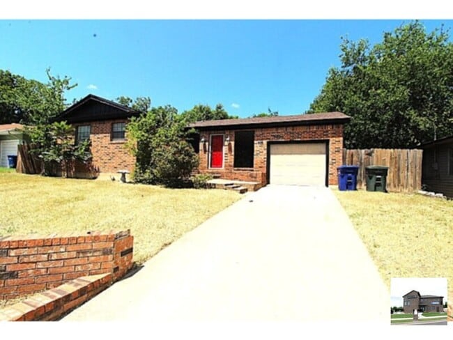 Building Photo - 610 N 11th St