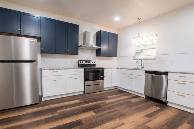 Building Photo - 315 S Green St