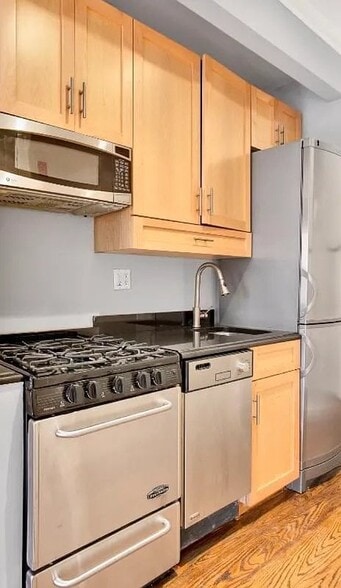 Building Photo - 89 Clinton St