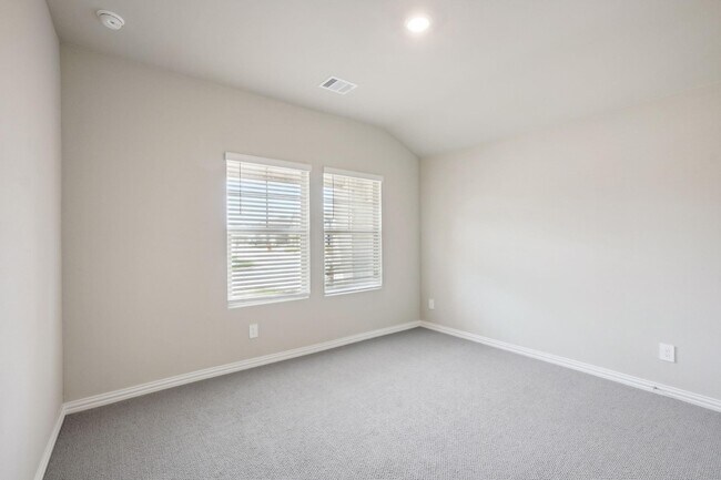 Building Photo - 2204 Dunbar Dr