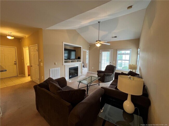 Building Photo - 621 Marshtree Ln