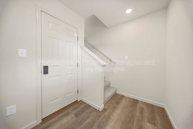 Building Photo - 176 Canal Cottage Aly