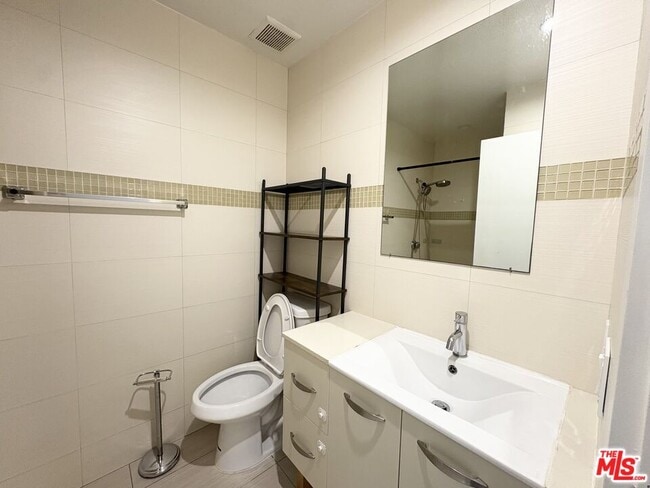Building Photo - 957 S Gramercy Dr