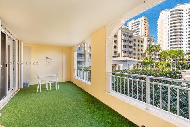 Building Photo - 765 Crandon Blvd