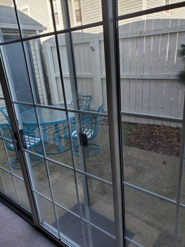 Building Photo - 2 bed / 2.5 bath condo near the oceanfront