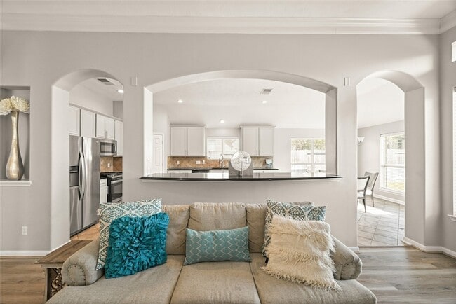 Building Photo - 1330 Leigh Gdns Dr