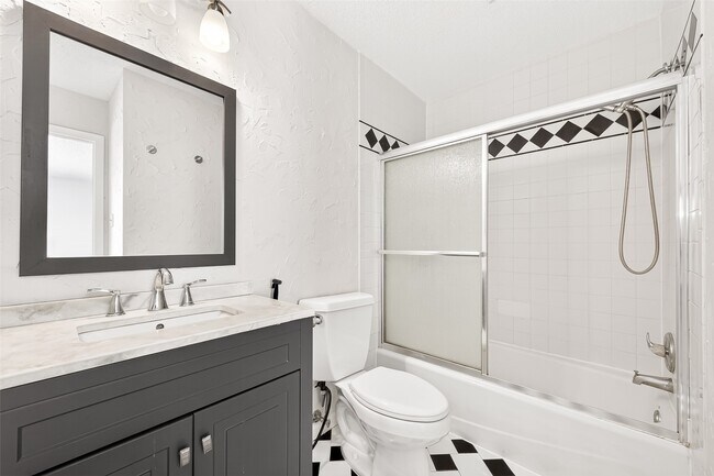 Building Photo - 11677 Village Pl Dr