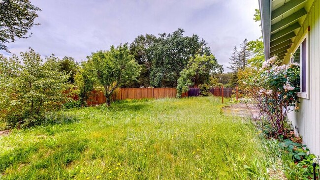 Building Photo - 3225 Meadow Glen Dr