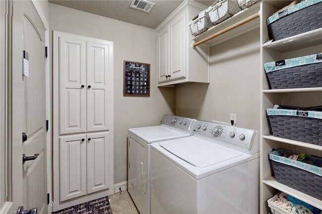 Building Photo - 3905 Incourt Ln