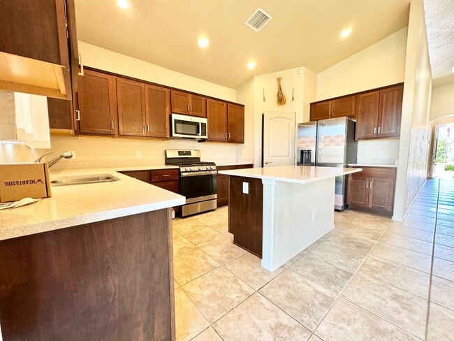 Building Photo - 3BR/2BA/2CG, 1617 sq.ft. rental in Sierra ...
