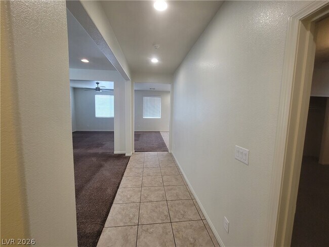 Building Photo - 2409 W Gilmore Ave