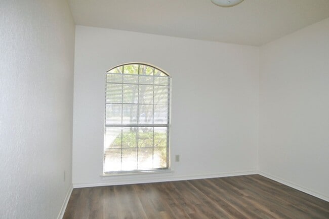 Building Photo - COMING SOON/VIEW NOW - Beautiful Euless Home in GCISD – Updated & Move-In Ready!