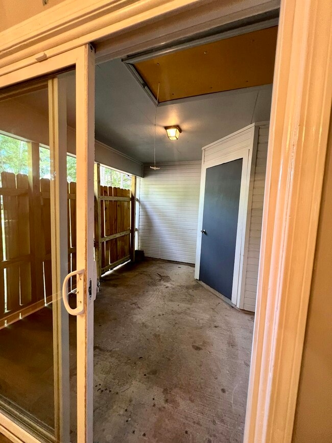 Building Photo - 117 Bent Creek Cir N