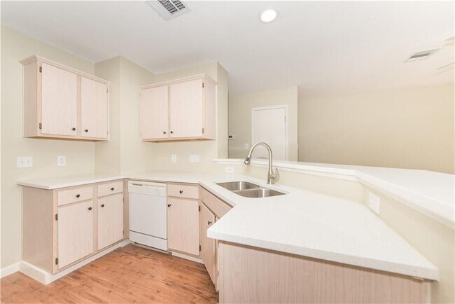 Building Photo - 9710 Sugar Hill Dr