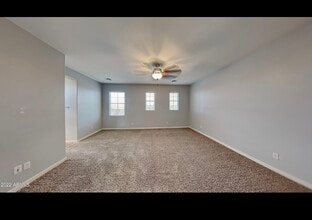 Building Photo - 10514 E Neville Ave