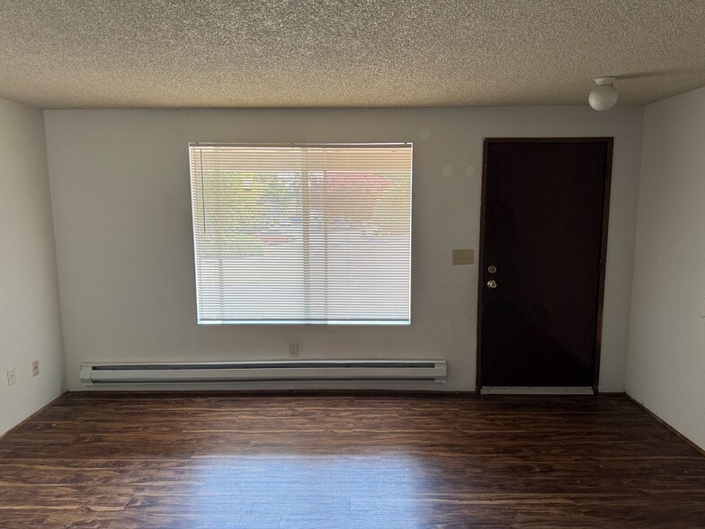 Building Photo - 675 SW Harrier Cir