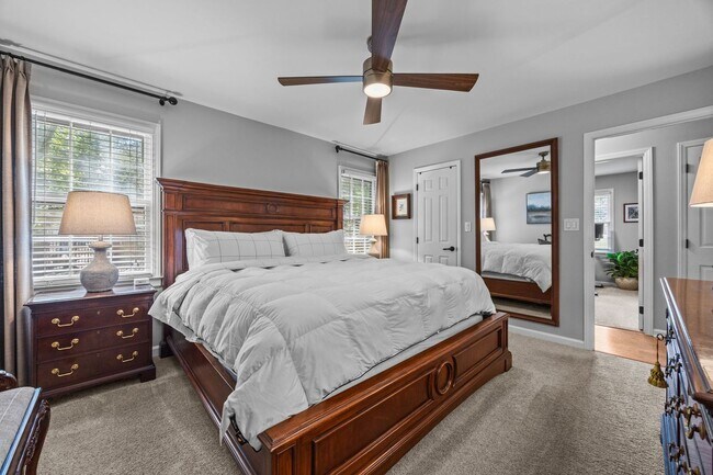 Building Photo - Gorgeous Mid-Century Modern Ranch in West Raleigh near NCSU and Lake Johnson - Fenced-in Backyard!