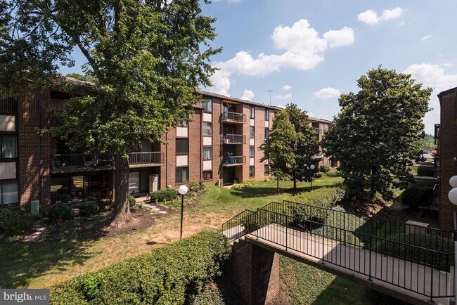 Building Photo - 9708 Kingsbridge Dr
