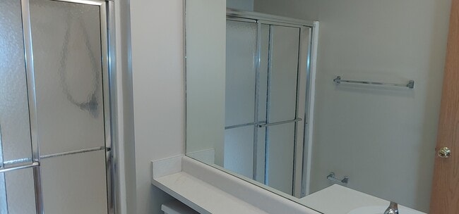2 baths - 2016 Swallowtail Ct