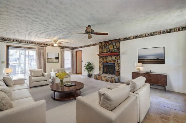 Building Photo - 503 Fayetteville Rd