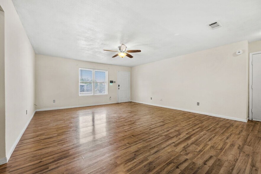 Building Photo - 4307 Stallion Dr