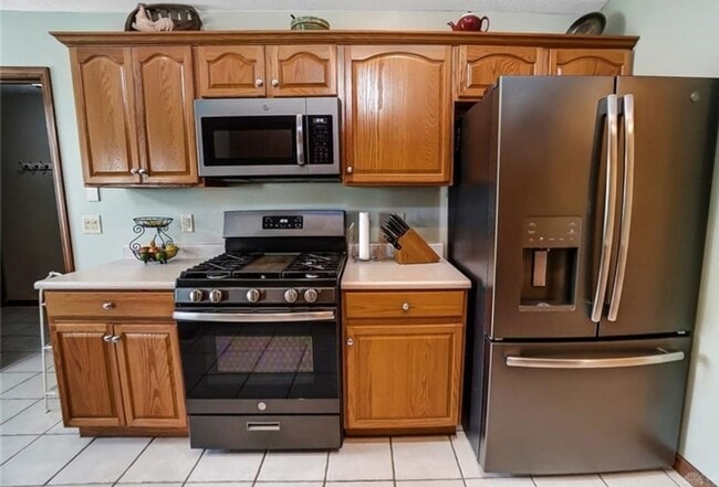 Building Photo - 3-bedroom 2 Full Bath Ranch Home