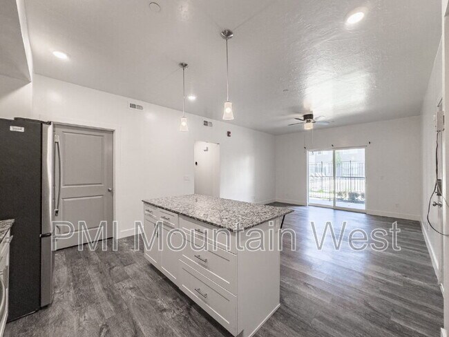 Building Photo - 875 S Depot St