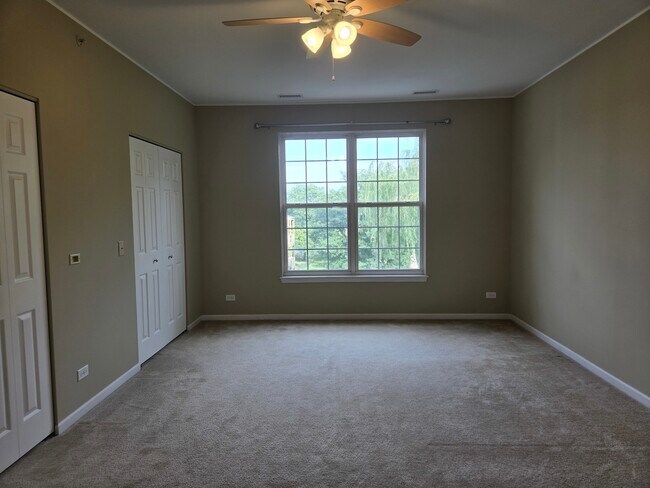 Building Photo - 149 N Waters Edge Dr