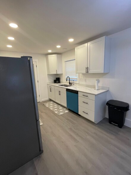 Building Photo - 608 Crawford Rd