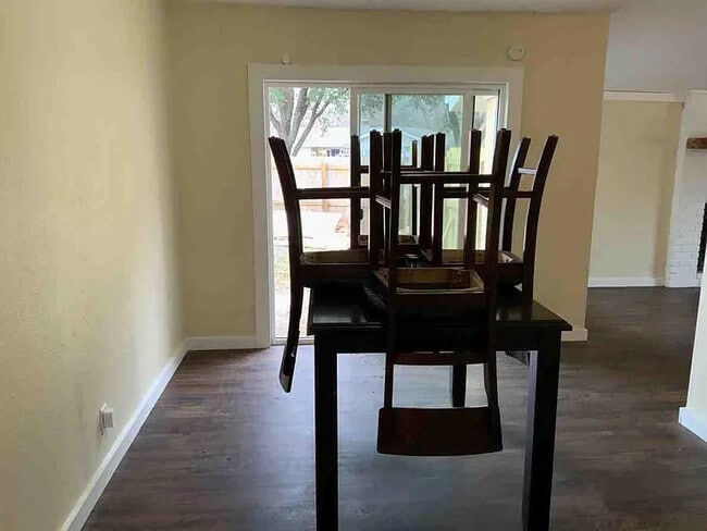 Building Photo - 4005 Chisholm Trail