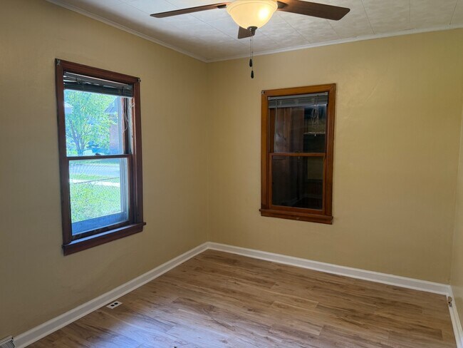 Building Photo - 209 Yates Ave