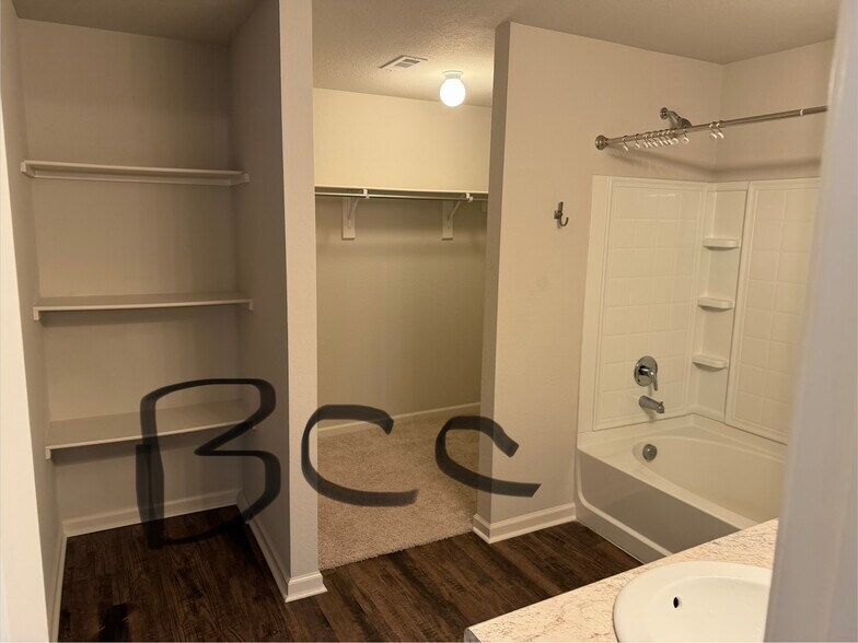 Building Photo - 110 Sunland Dr