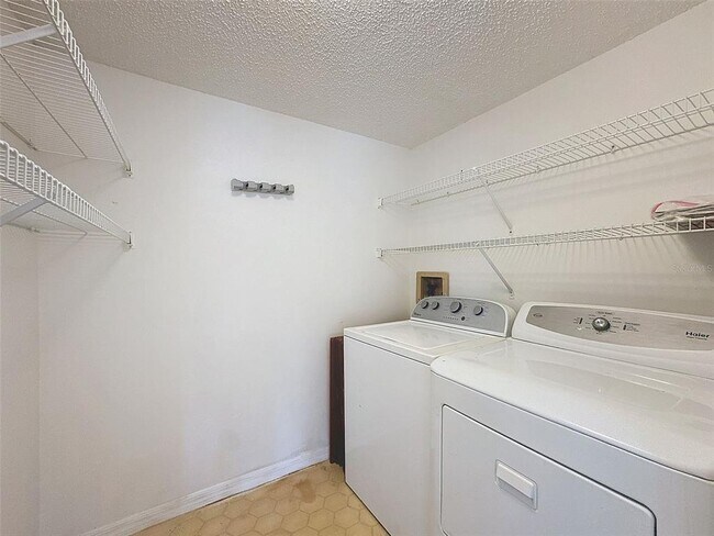 Building Photo - 12218 Fox Chase Dr