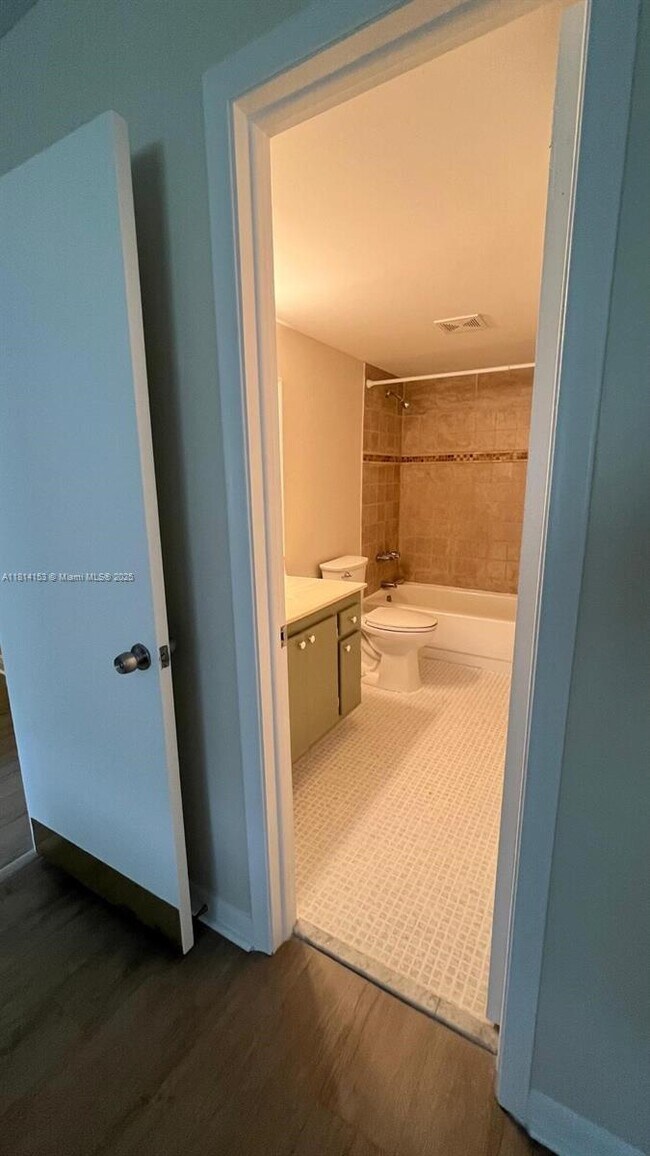 Building Photo - 3123 Oakland Shores Dr
