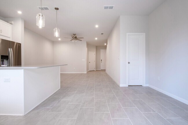 Building Photo - Stunning 3 Bed Townhouse for Rent in Lakewood Ranch! Spacious, Modern, and Move-In Ready!