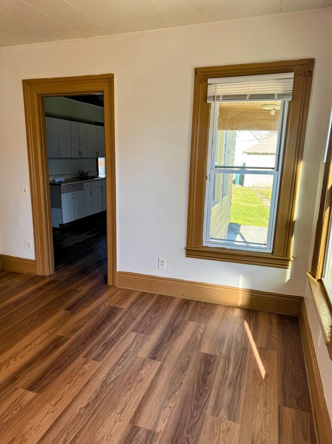 Building Photo - 34 Radio St