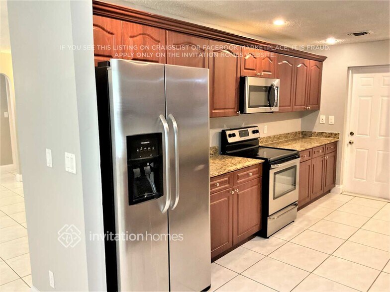 Building Photo - 11600 NW 27th Ct