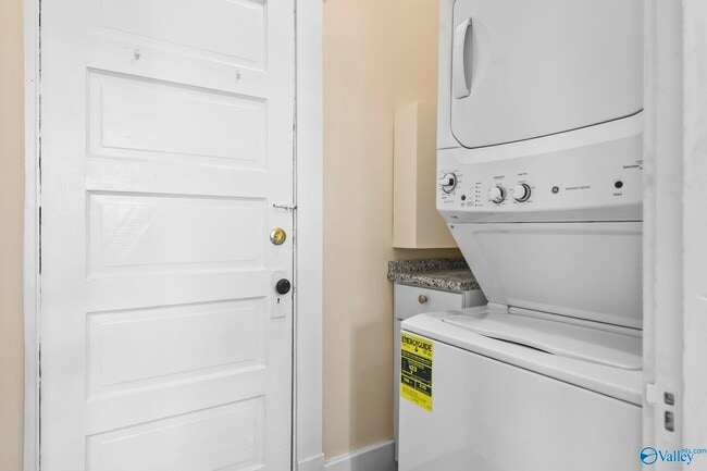 Building Photo - 207 Lincoln St SE