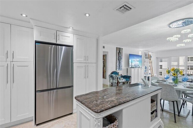 Building Photo - 3850 Galt Ocean Dr