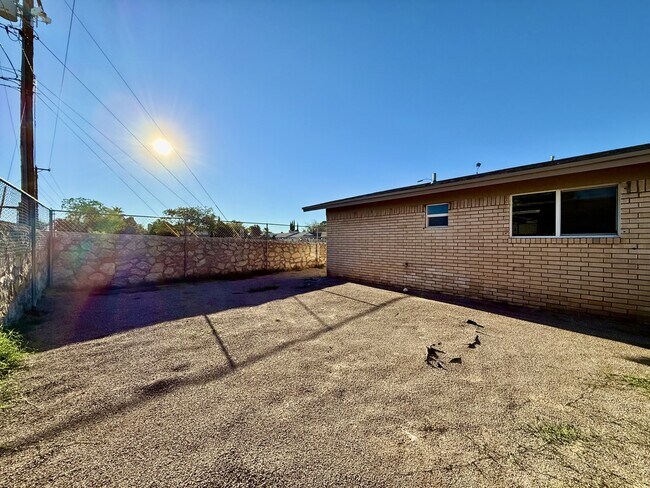 Building Photo - 10833 Cardigan Dr